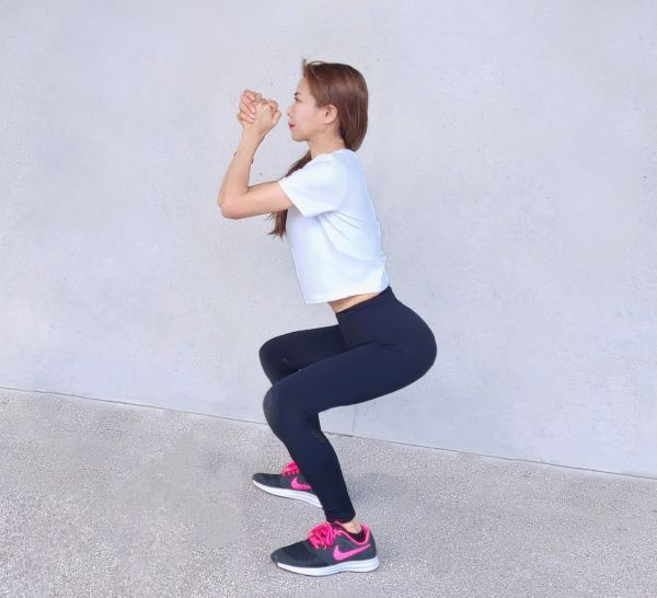 スクワットするメグローサさん