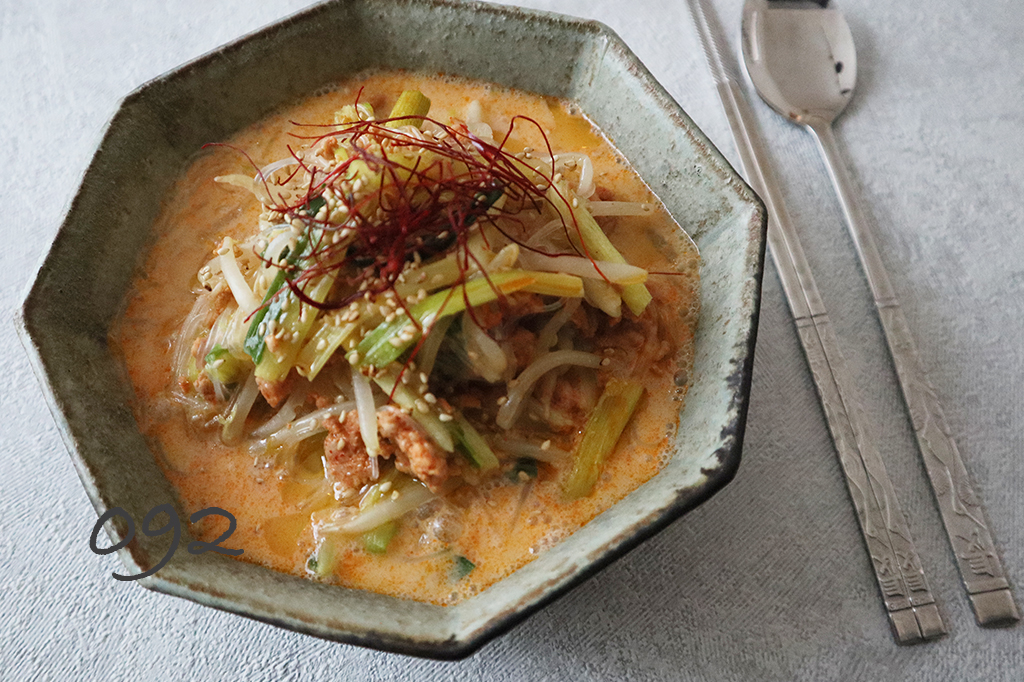 ダイエット中でも◎レンジで簡単！麻辣湯風「豆乳春雨の担々スープ」