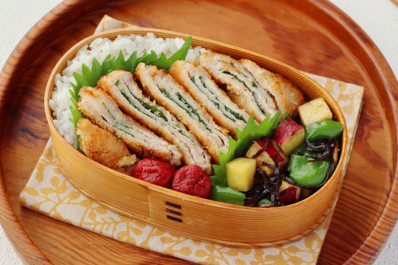 朝15分で豪華見え！「大葉みそのミルフィーユカツ」「さつまいもとピーマンの塩昆布バター」2品弁当