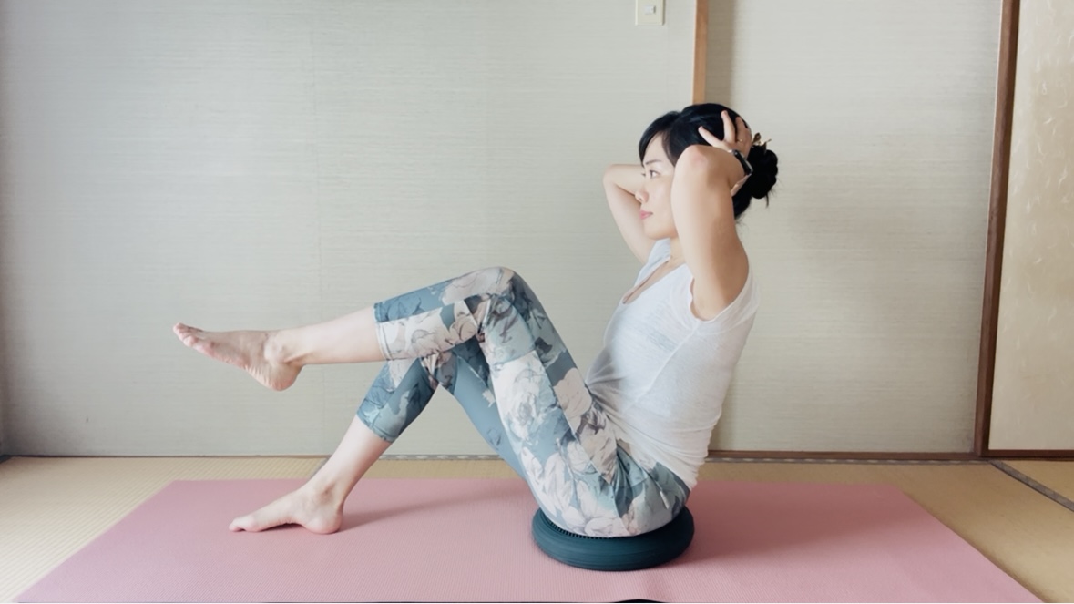 【3分】下っ腹が気になるならこれ！バランスディスクでピラティス「レッグレイズ」