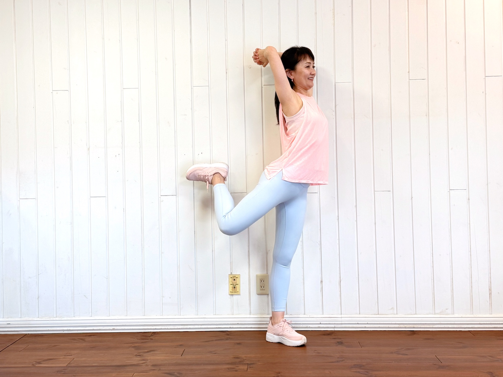 筋トレ苦手な方、必見！1分で全身すっきり脂肪燃焼「アーチバックキック」