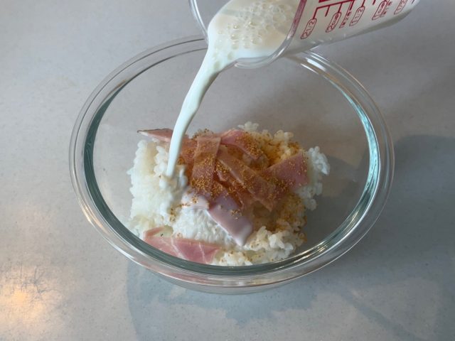 牛乳を入れる