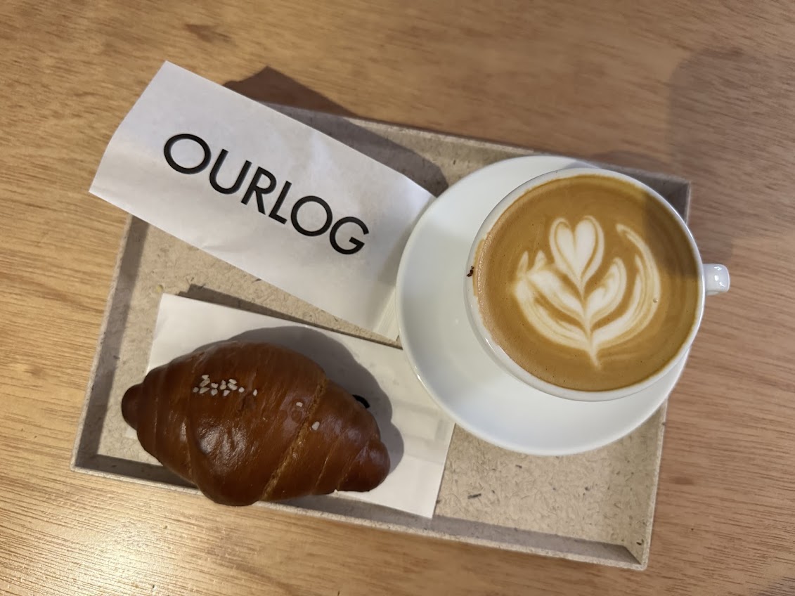 【大阪・本町】朝から満席！塩パンとコーヒーが人気のカフェ「Ourlog」でモーニング