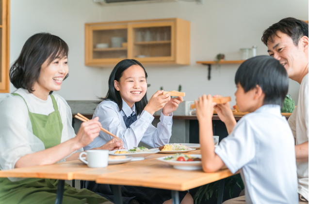 卵かけご飯を食べながらでもできる！「お金に強い子」を育てる朝の声かけ3つ