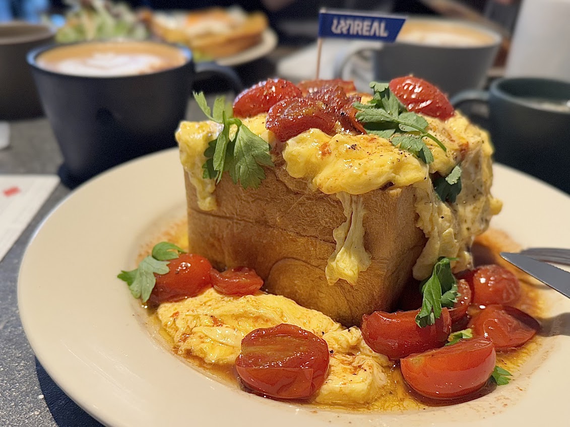 【大阪・心斎橋】話題の「UNREAL」でモーニング！ふわふわオーバートーストに感動の朝
