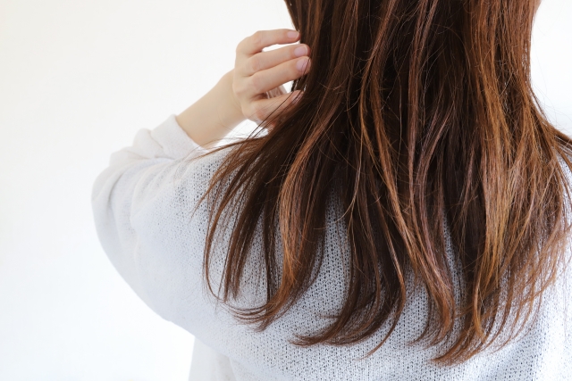 秋冬の静電気・広がりを抑える！朝のヘアケア対策3つ