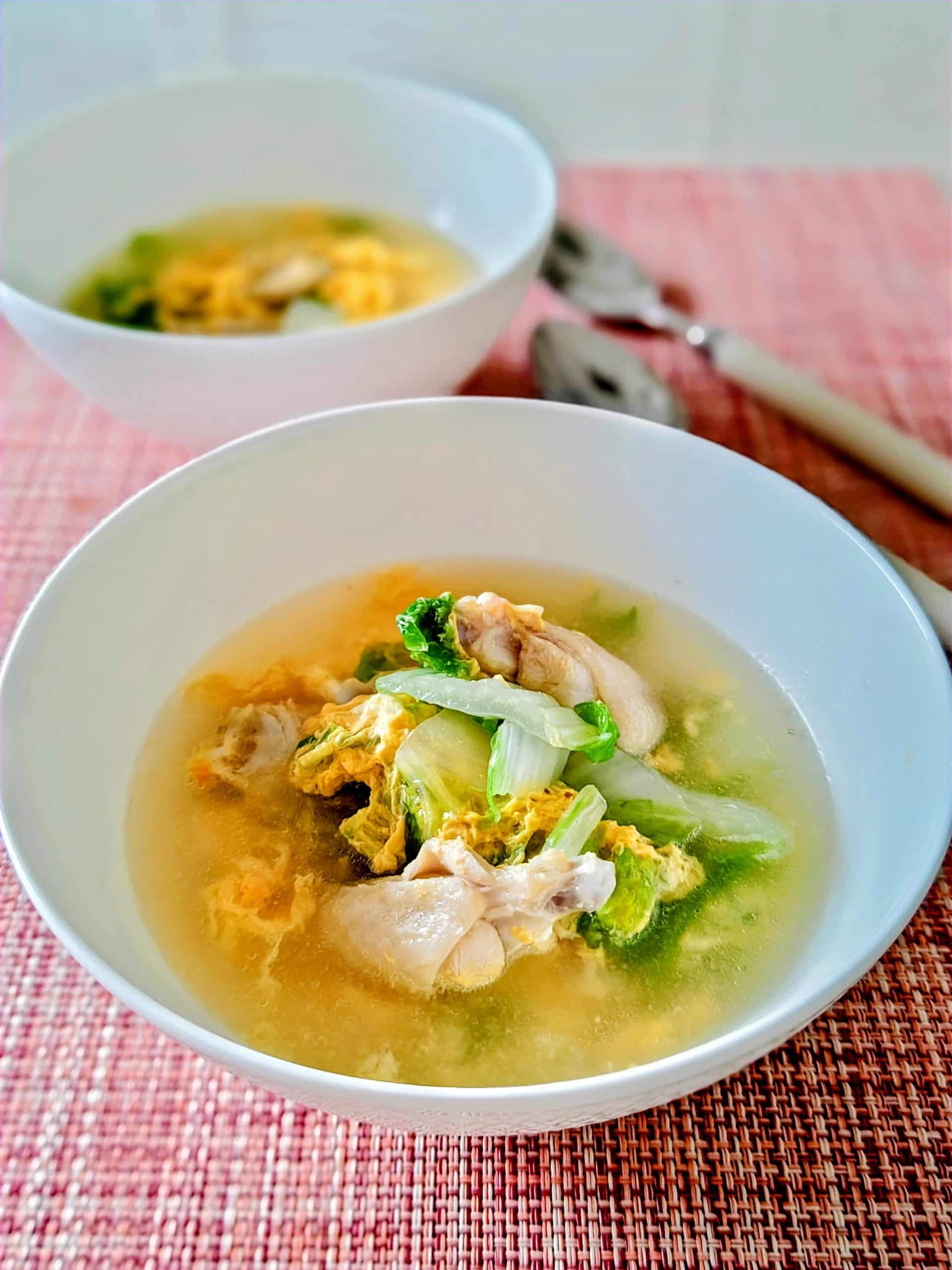 【ほったらかし8分で完成】塩だけで美味しい「白菜と鶏手羽中のスープ」