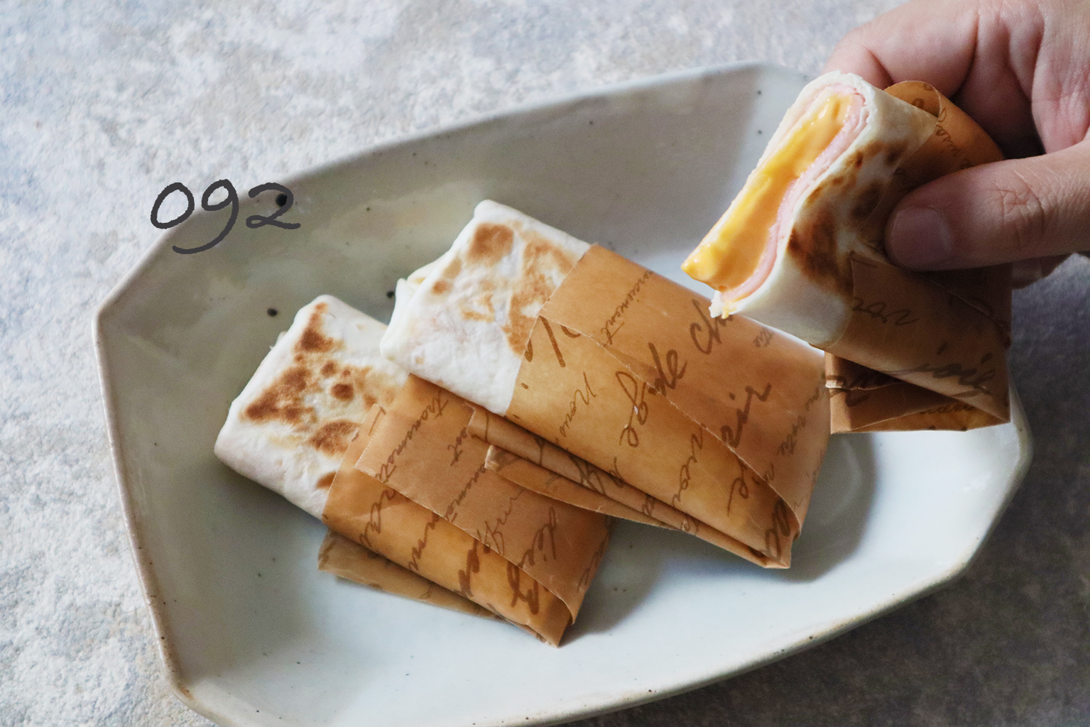 コンビニの定番をおうちで！朝食におすすめ簡単「ハムチーズブリトー」