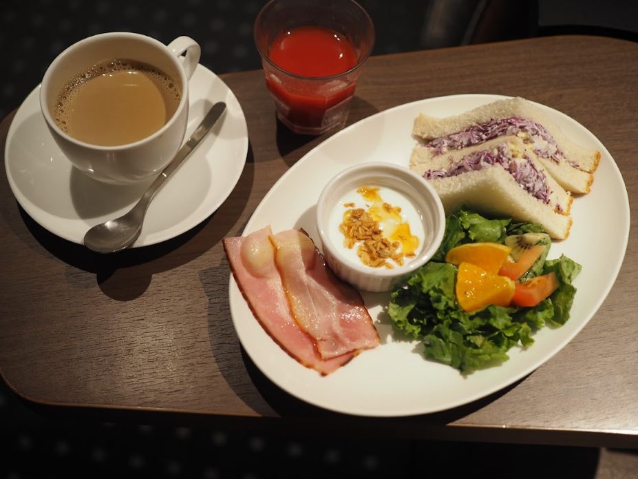 まるで飛行機のビジネスクラス？半個室ブースもある上島珈琲店でモーニング