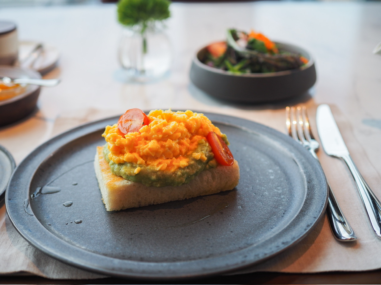 【浜松町】絶景とともに味わう朝食体験！フェアモント東京「Kiln & Tonic」で迎える贅沢な朝