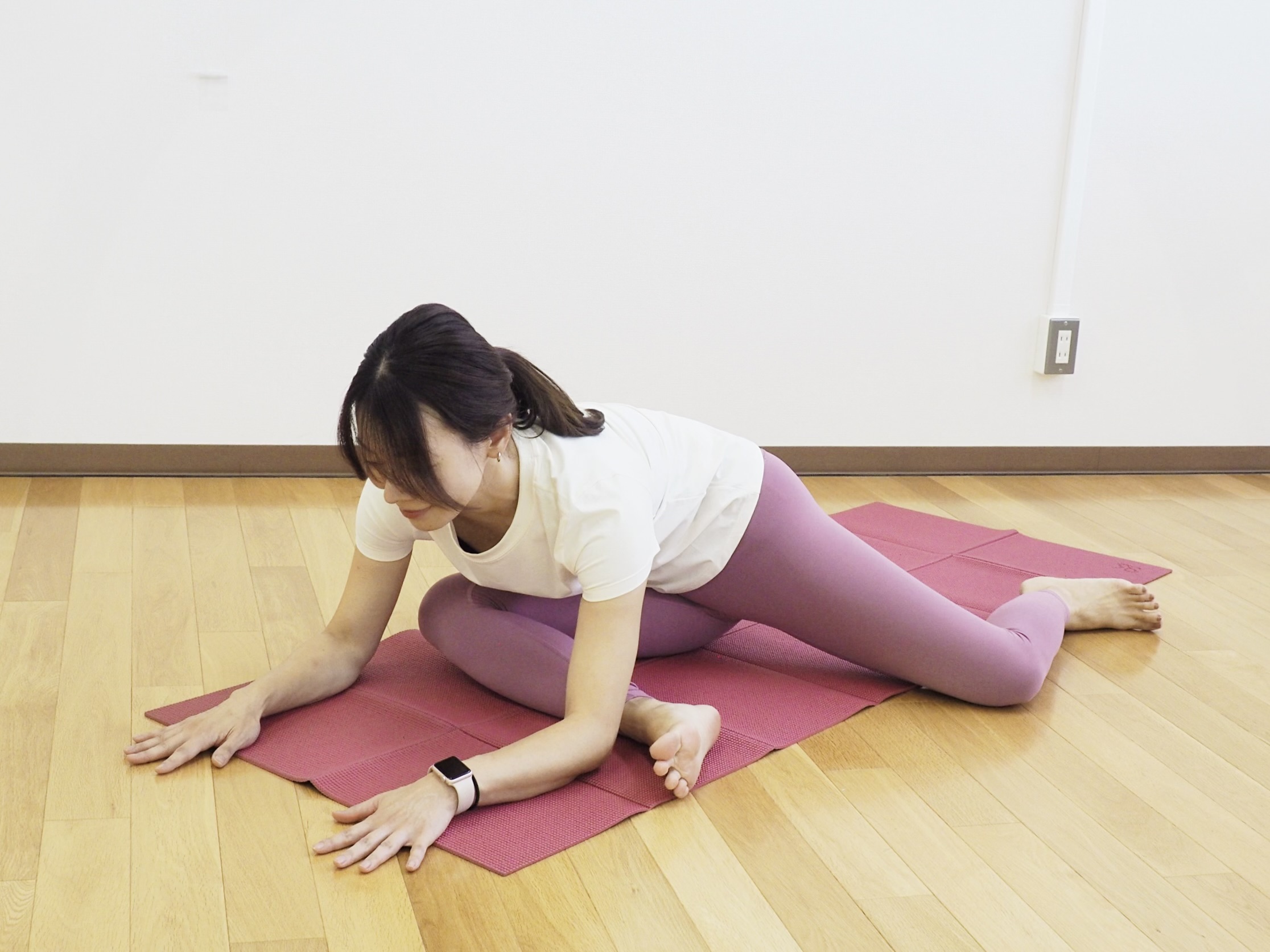 【お尻が冷える人必見】座りっぱなしの下半身に効く！「卍前屈」ストレッチ