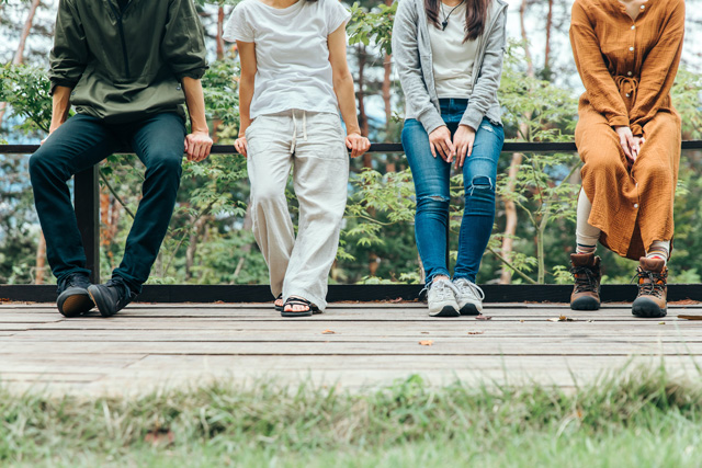 英語「among young people」の意味って？