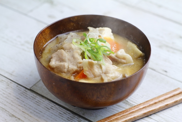 腸活も温活もこれ一杯！冬の朝に食べたい「野菜たっぷり豚汁レシピ」