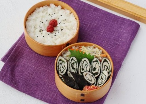 詰めるだけで映える！レンジ1回で作る「鶏ひき肉の大葉海苔巻き」「キャベツのじゃこナムル」2品弁当