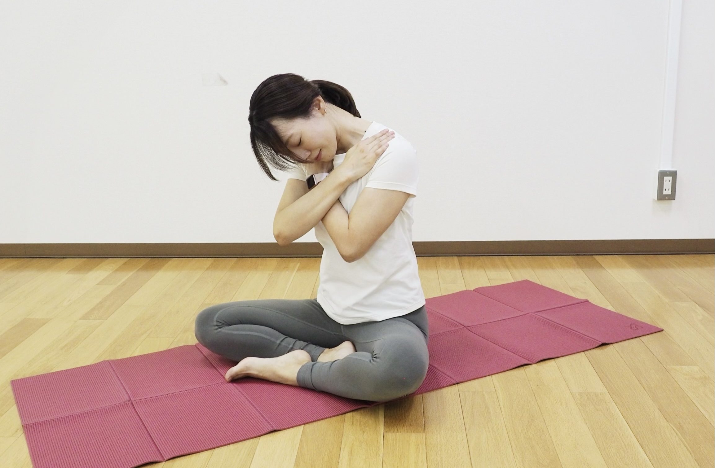 ゆっくりまわすだけでOK！ヨガ講師が毎晩やっている「首のストレッチ」