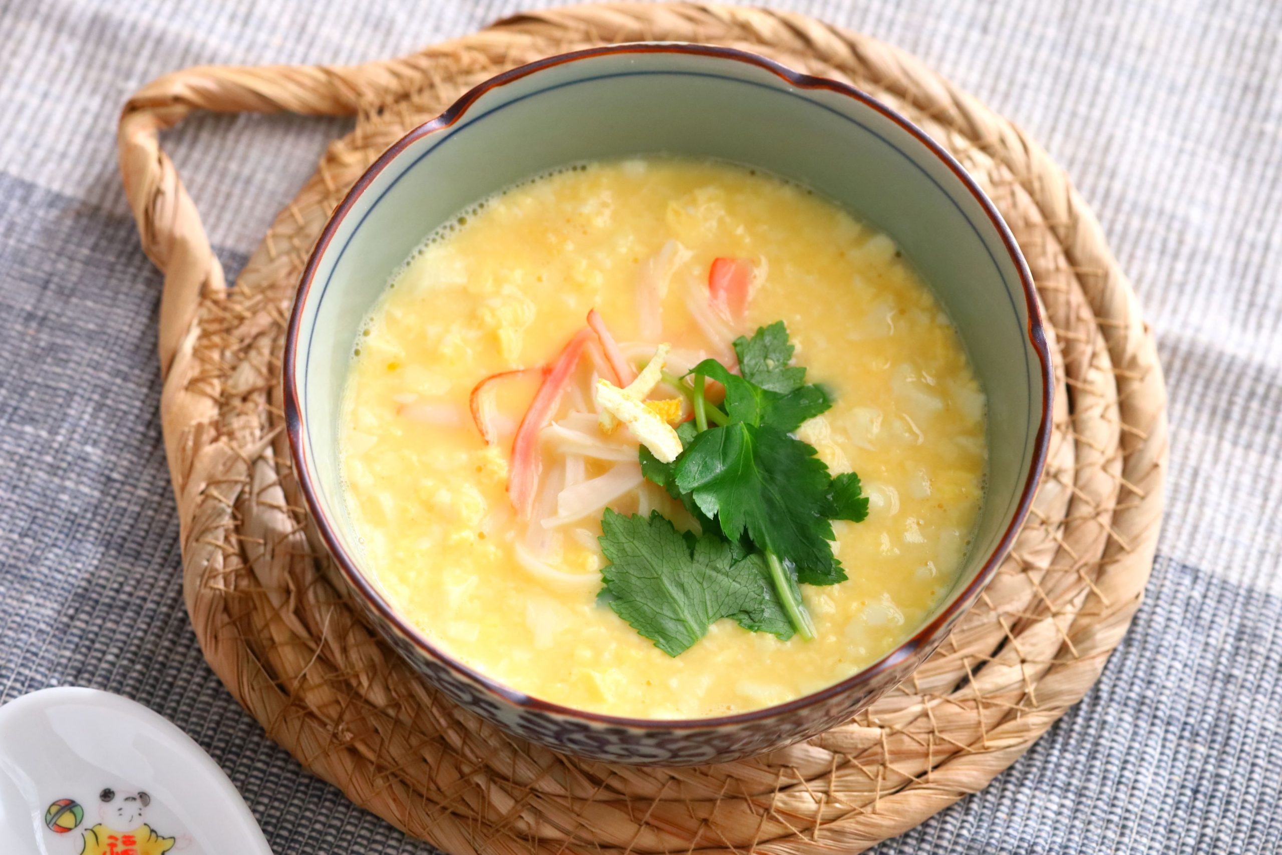 レンジで簡単！「卵と豆腐のふわふわ茶碗蒸し風スープ」