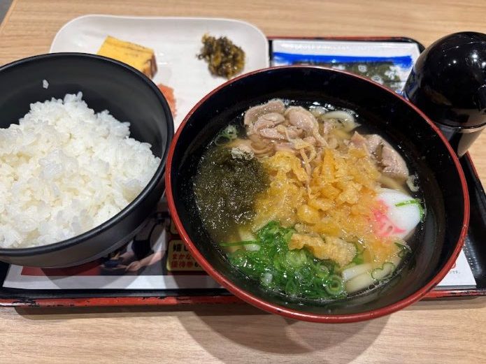 東京にも上陸！九州で大人気「資さんうどん」の朝定食が500円台で大満足