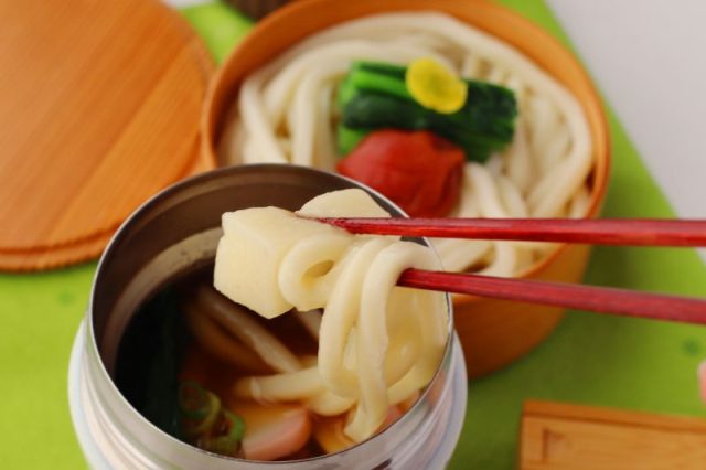 「餅入りつゆ」「年明けうどん」2品弁当