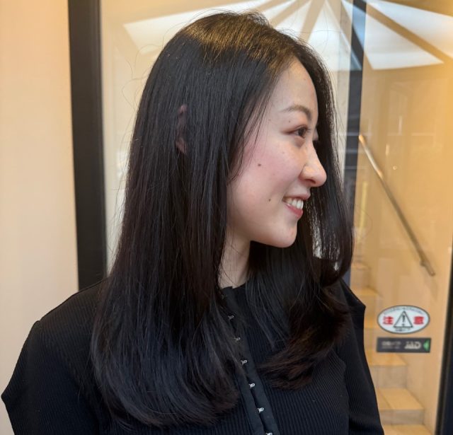 横顔の女性