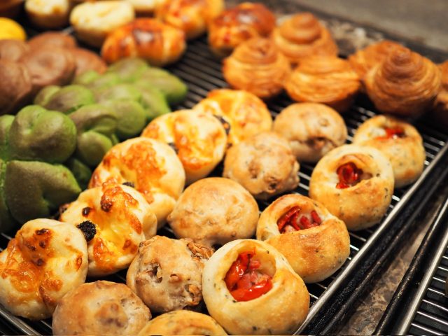 焼き立てパン