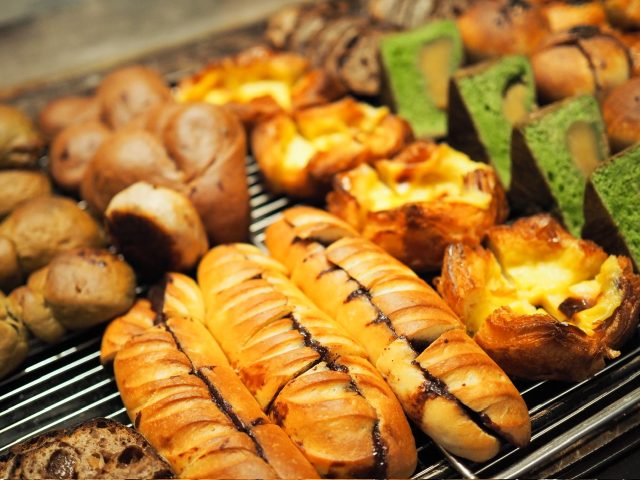 焼き立てパン