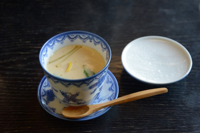 混ぜて飲む？すくって食べる？「茶碗蒸し」の食べかたマナー