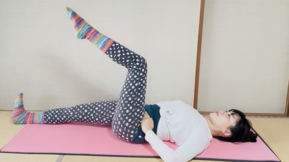 骨盤のゆがみを整える！股関節がほぐれる「時短朝ピラティス」