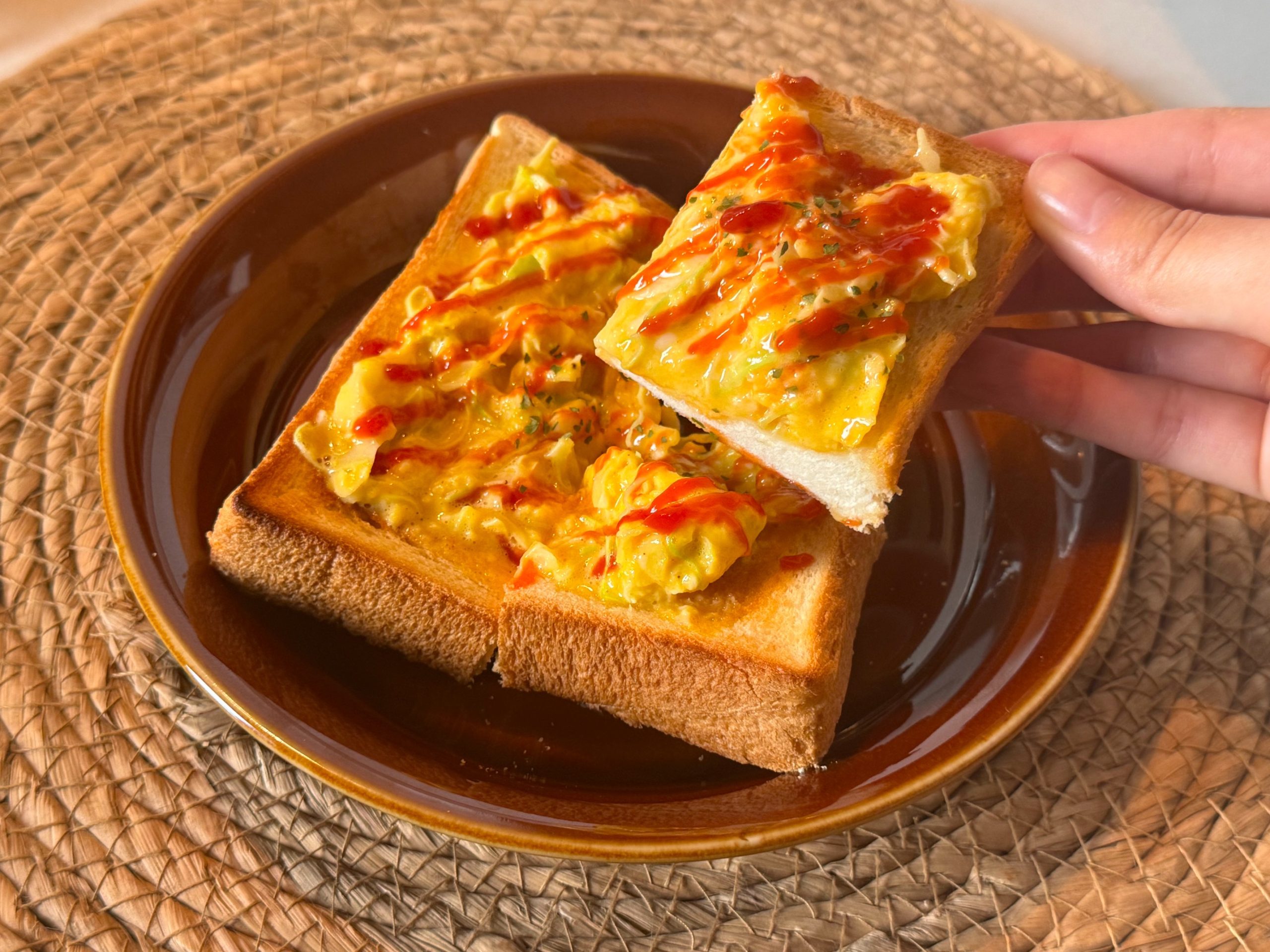 喫茶店モーニングの味をおうちで！「とろとろ卵のキャベ玉トースト」