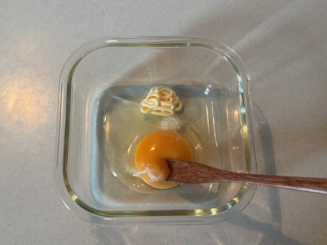 卵を混ぜる