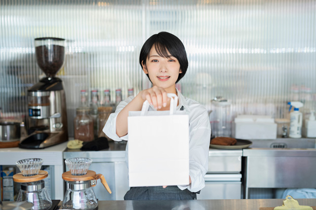 どうぞ カフェ 店員
