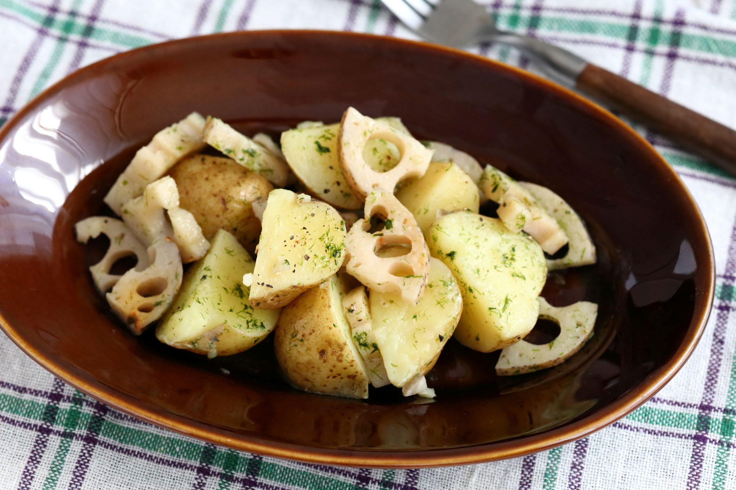 腸が喜ぶ！レンジで簡単「コンソメれんこんじゃがバター」