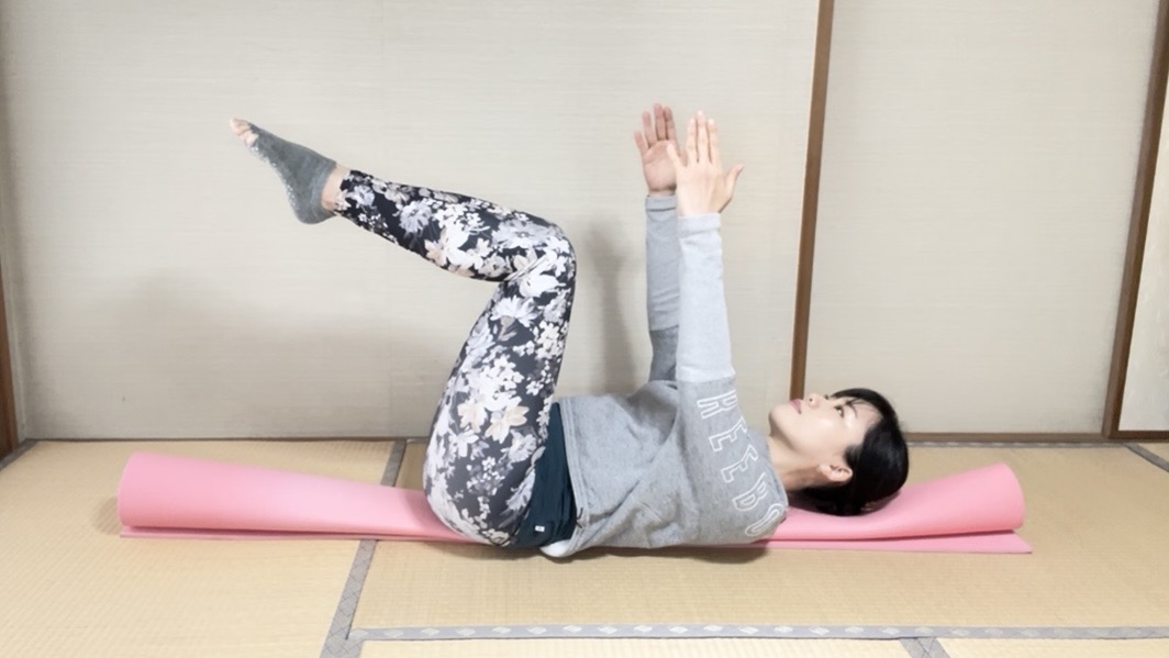 ヨガマットを使って骨盤調整！ピラティス「ニーオープン」