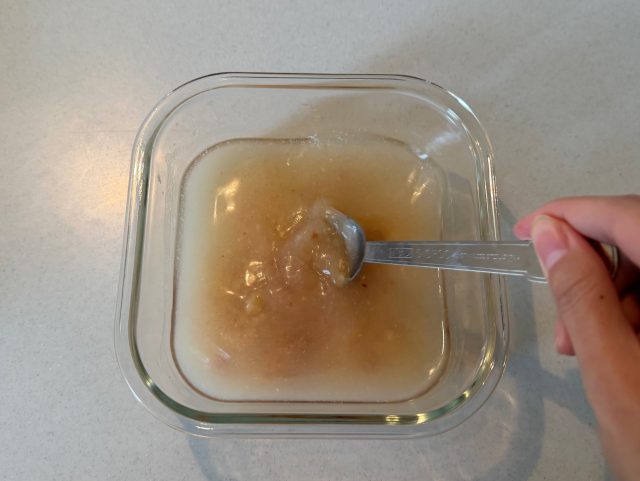 調味料を混ぜる