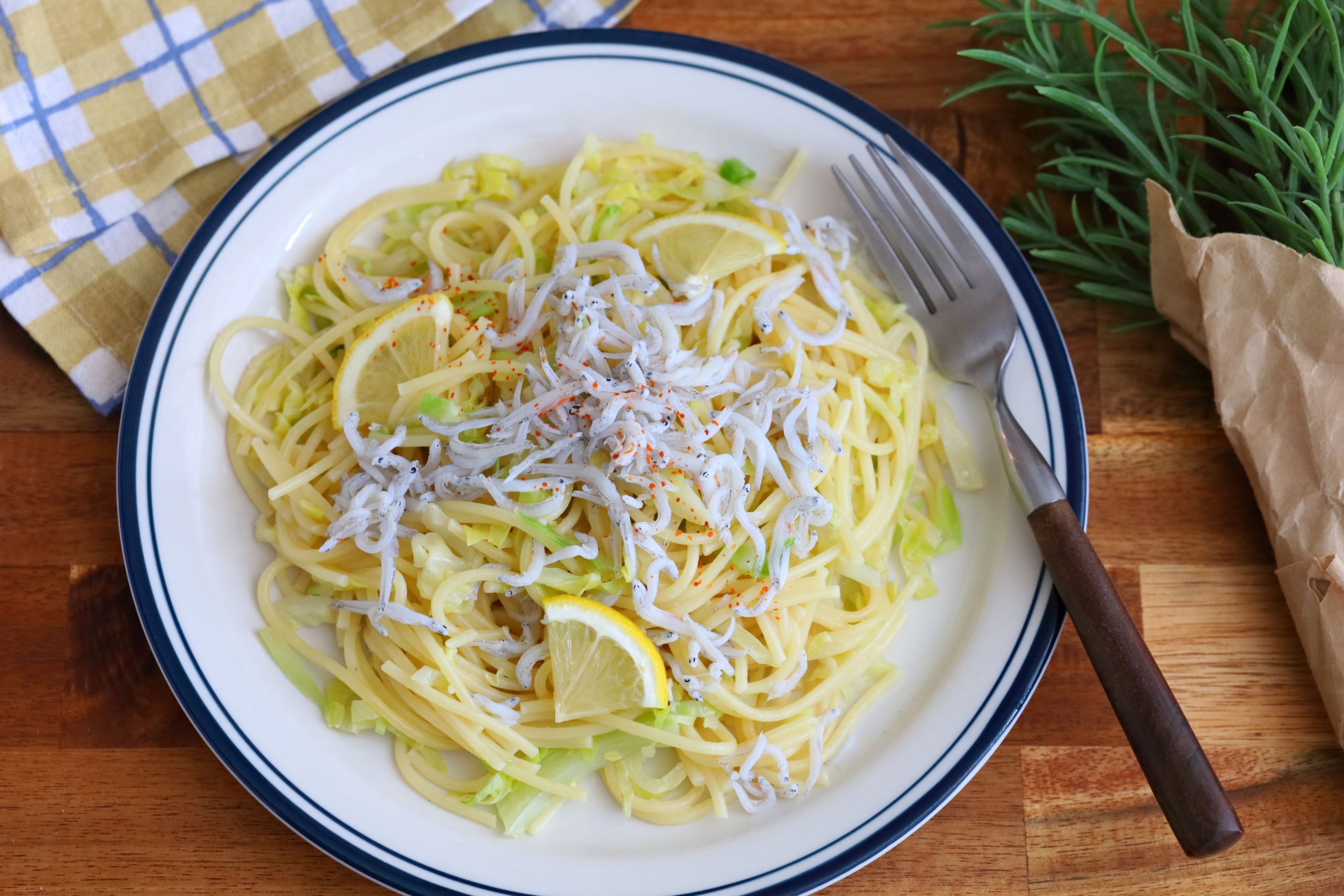 レンジで簡単！カルシウムたっぷり「春キャベツとしらすのレモンバターパスタ」