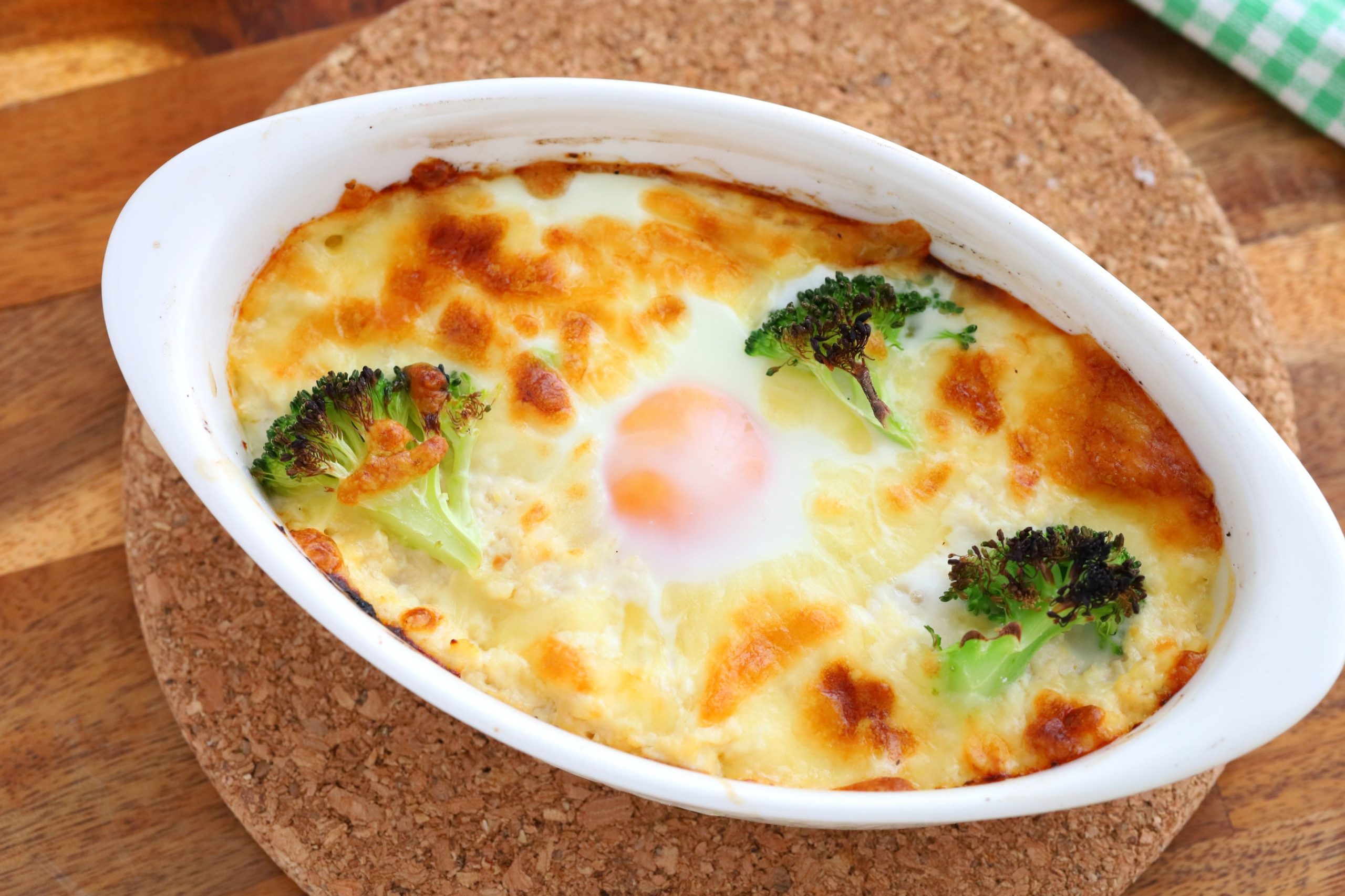 混ぜて焼くだけ5分♪高たんぱくな朝ごはん「豆腐のみそマヨグラタン」