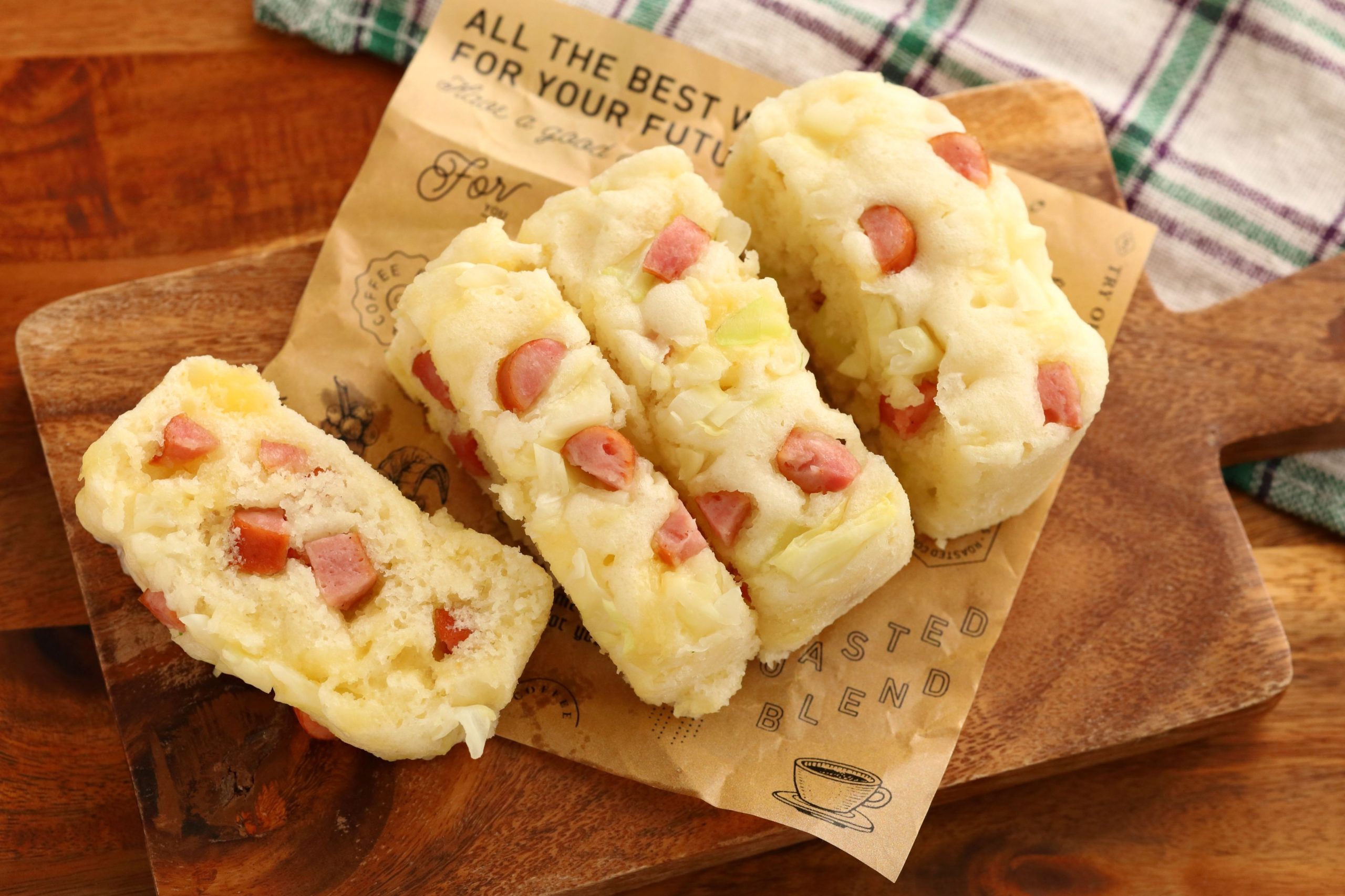 レンジで4分！ホットケーキミックスで簡単「キャベツ×ウインナーのチーズ蒸しパン」