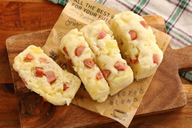 キャベツ×ウインナーのチーズ蒸しパン