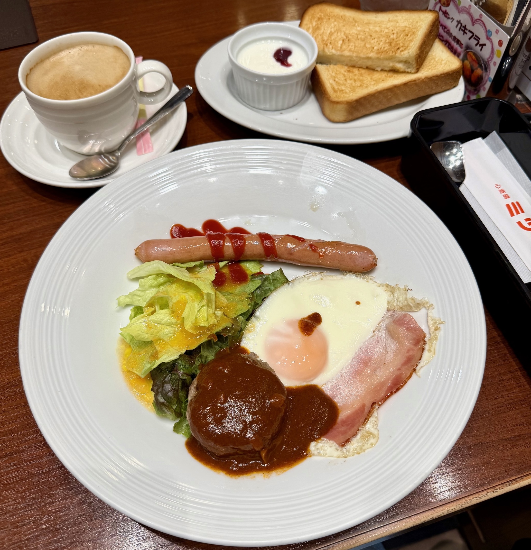 【大阪・梅田】大阪人がこよなく愛す老舗喫茶「心斎橋ミツヤ」の洋食モーニング