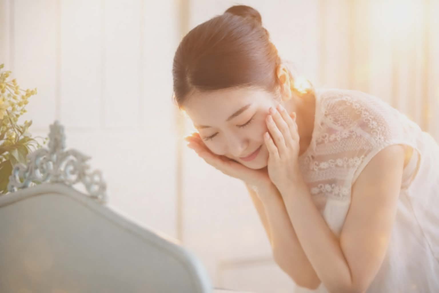 朝のむくみ・くすみに。たった3分の簡単スキンケア習慣5つ