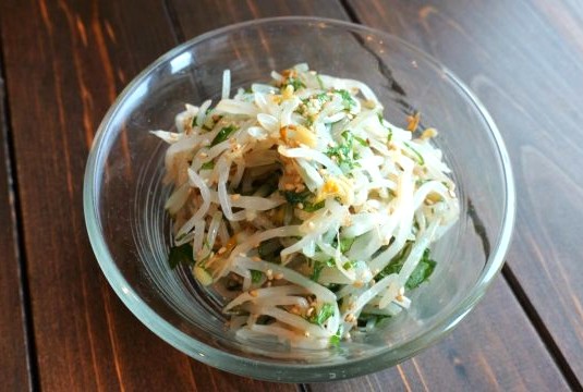 「一瞬でなくなる」レンジで3分！もやし大葉ナムルの作り方