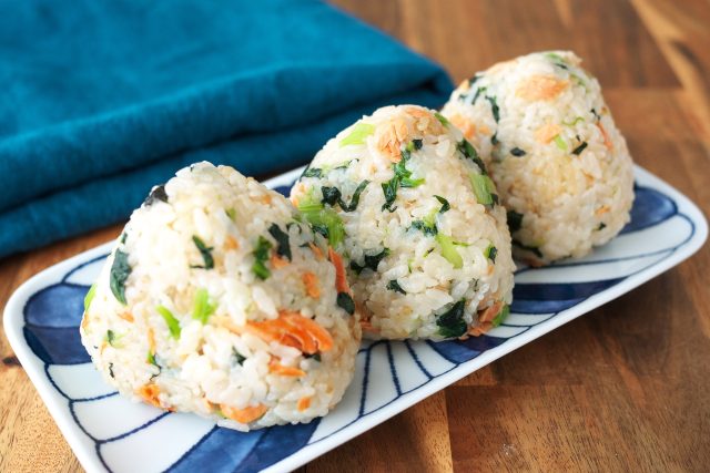 「おいしすぎ注意」朝の定番アレンジ♪小松菜の朝ごはんレシピ3選