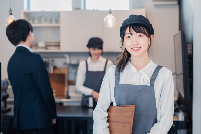 カフェ店員