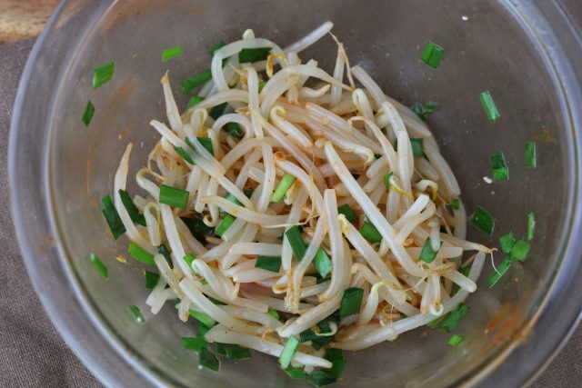 調味料を混ぜる