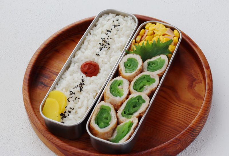 ピーマン1袋がぺろり！「ぎっしりピーマンの肉巻き」「コーンとハムのレンジ炒り卵」2品弁当