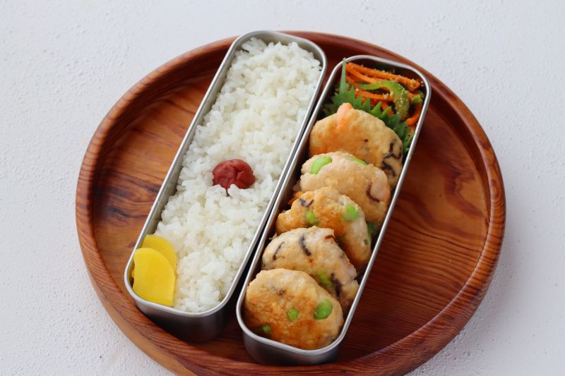 フライパンを洗わず2品！「海老入り豆腐つくね」「人参とピーマンの味噌キンピラ」2品弁当