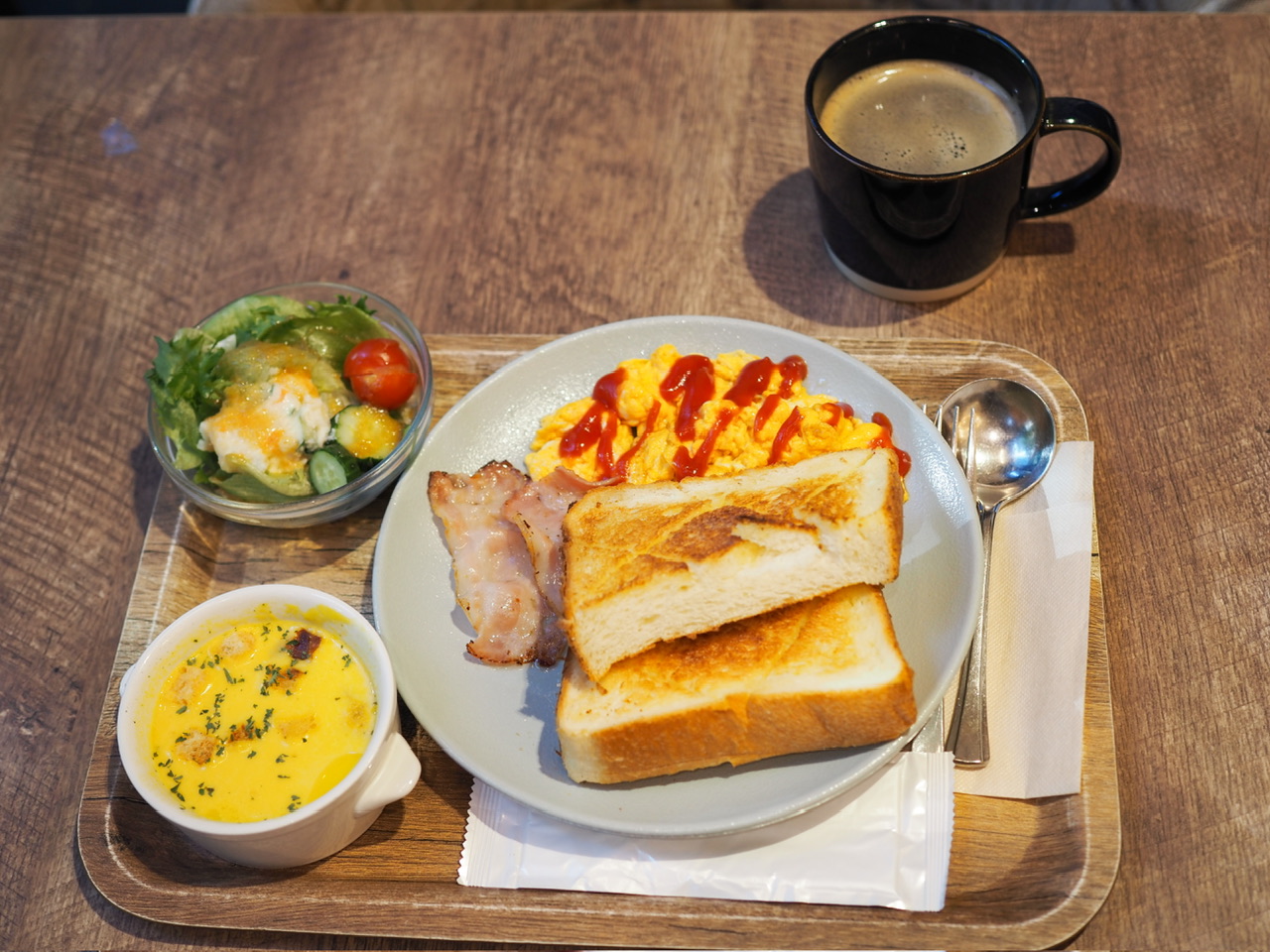 【西新宿】朝7時オープン！パンもスイーツも圧巻！「デイジイ西新宿店」の大満足モーニング