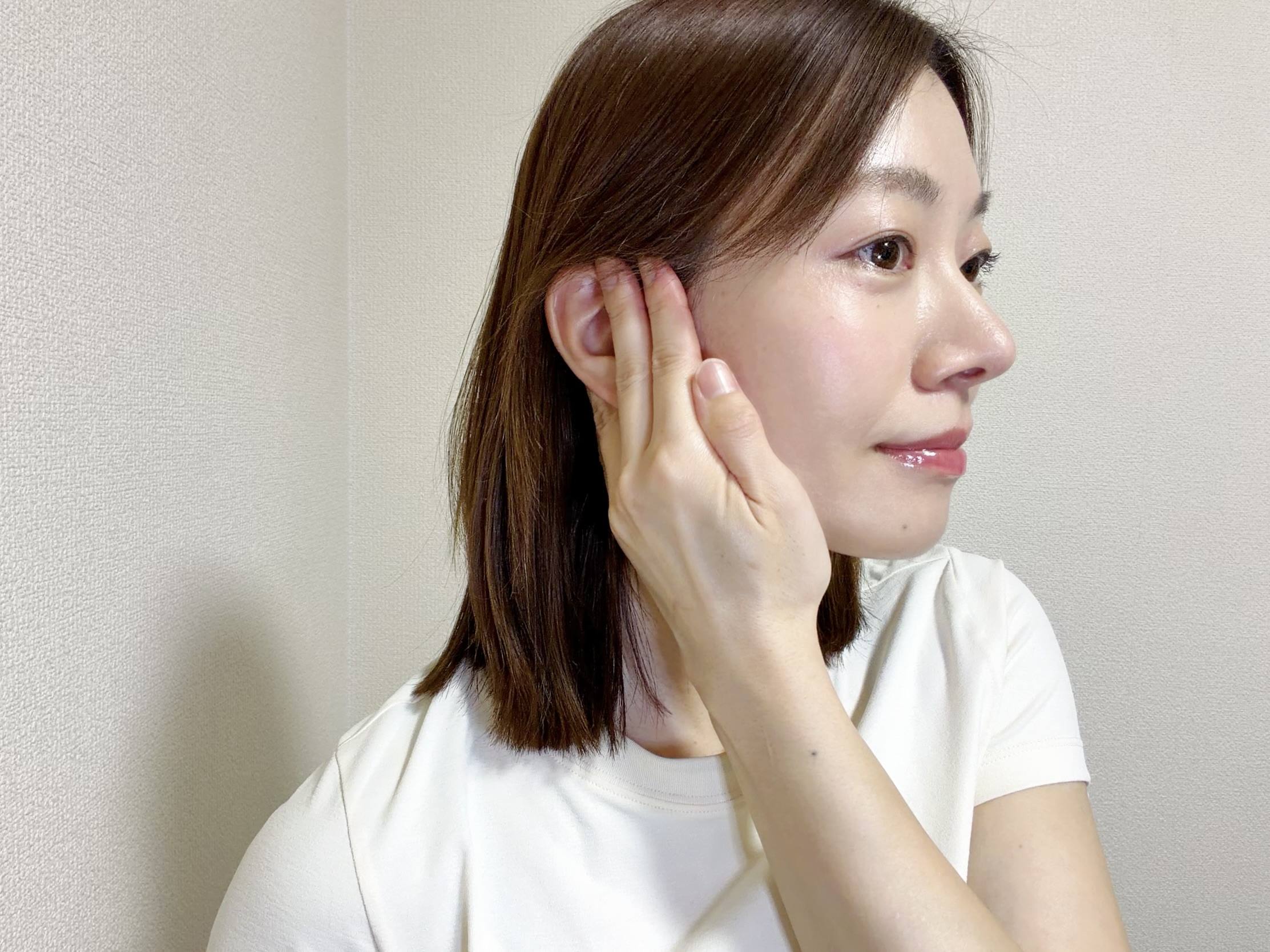 顔のむくみ感をすっきり流す！朝1分の「耳まわり」マッサージ　