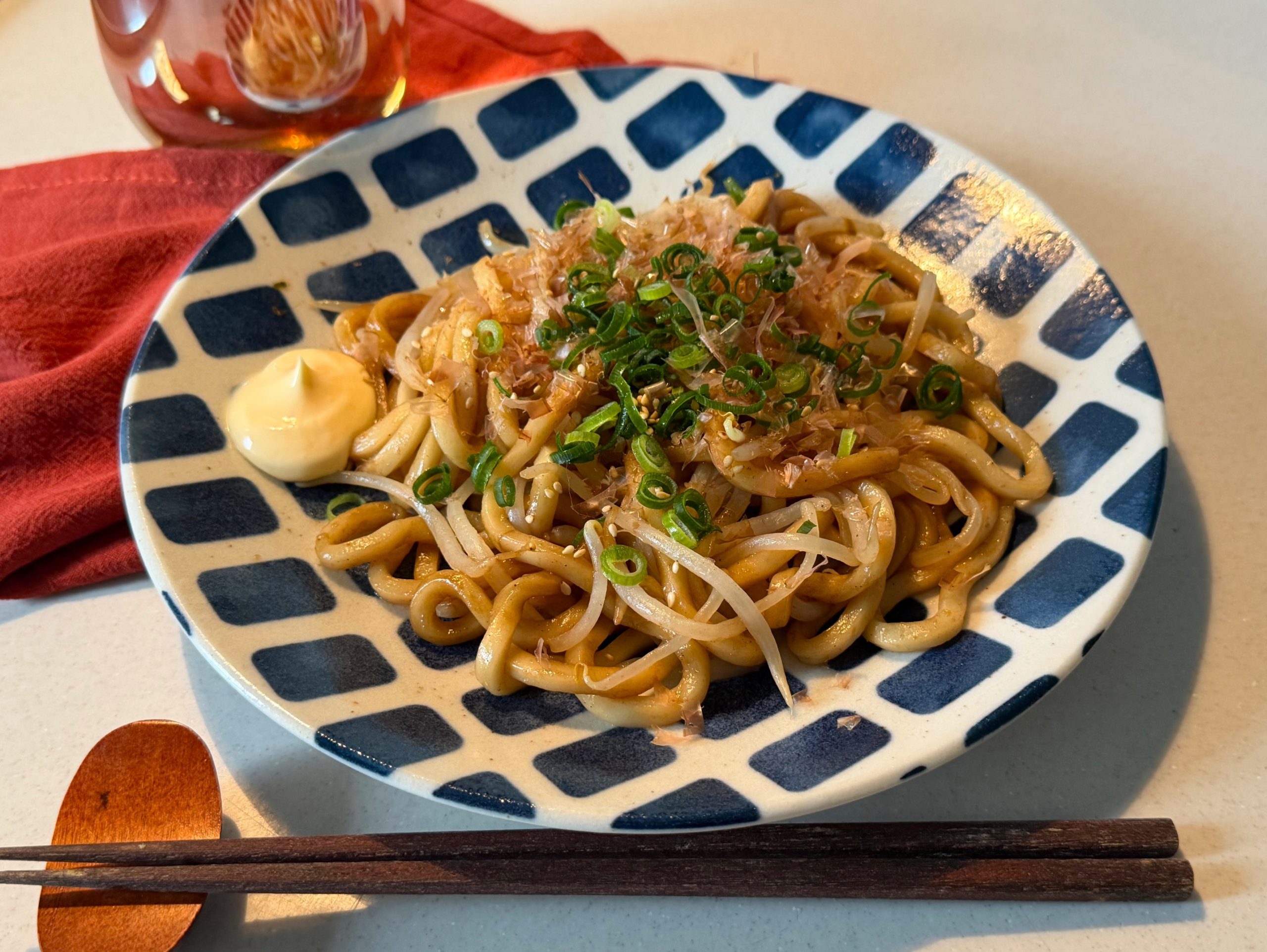 レンジで4分！コスパ最強「もやし焼きうどん」