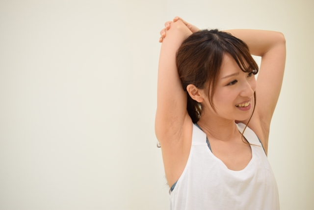 ストレッチする女性