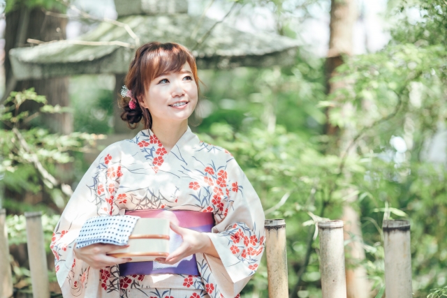 浴衣姿の女性